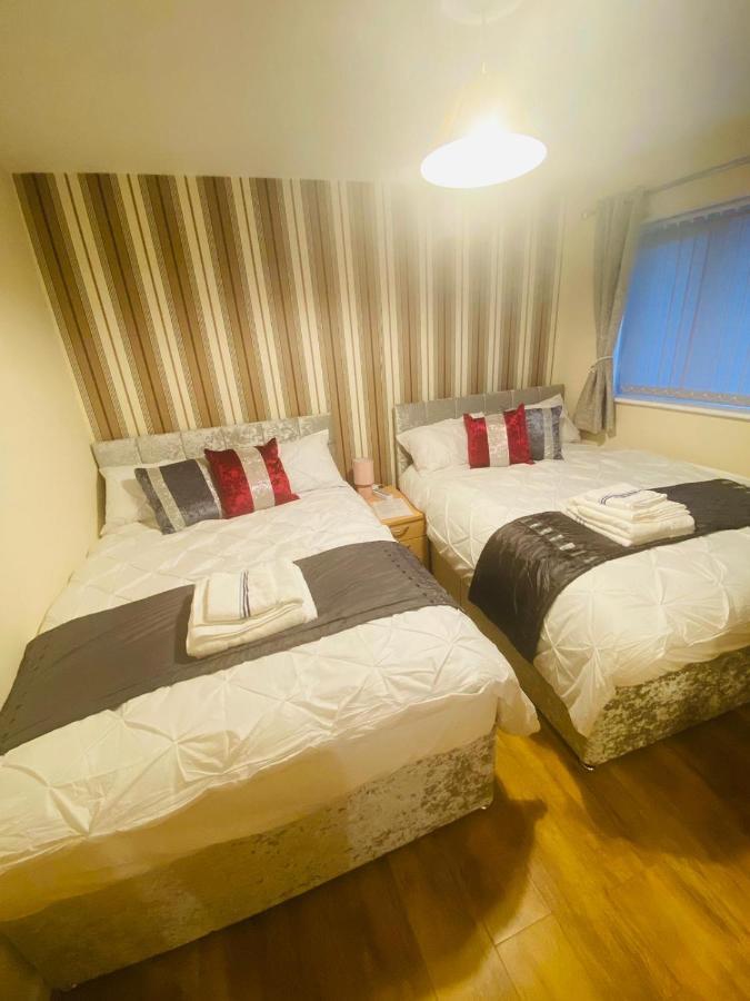 Brigstock Holidays House Manchester Eksteriør bilde